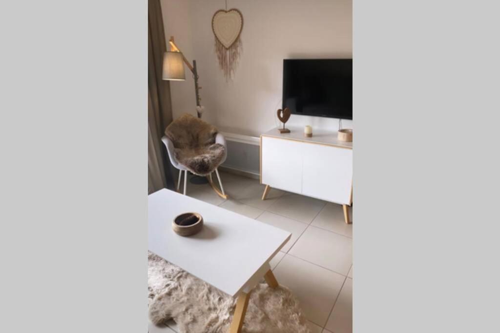 Appartement De Charme Dans Residence Avec Piscine La Joue Du Loup Saint-Étienne-en-Dévoluy 外观 照片