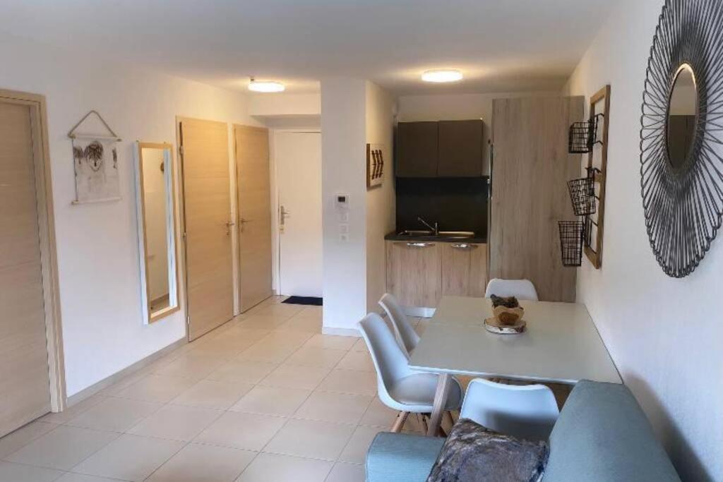 Appartement De Charme Dans Residence Avec Piscine La Joue Du Loup Saint-Étienne-en-Dévoluy 外观 照片